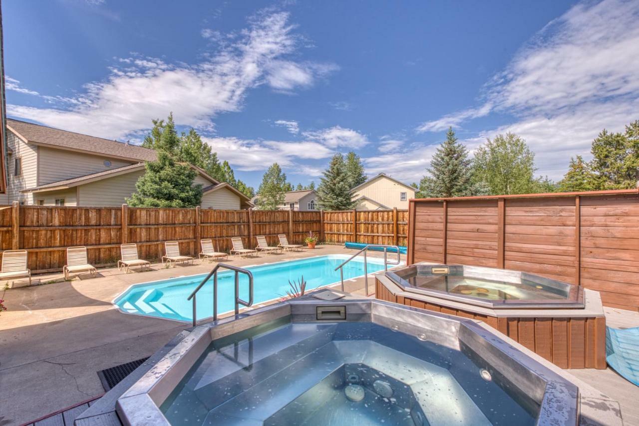 Between The Pines Steamboat Springs Exterior photo
