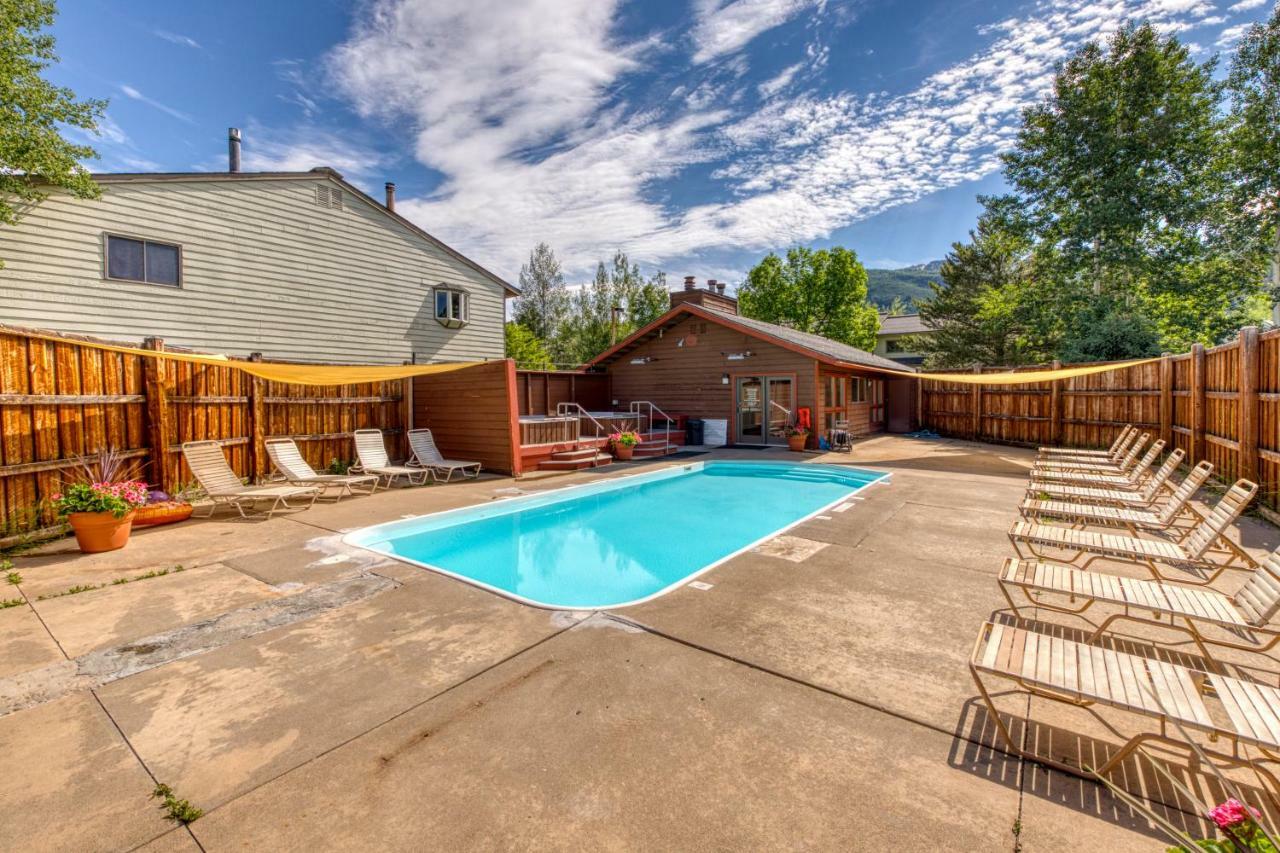 Between The Pines Steamboat Springs Exterior photo